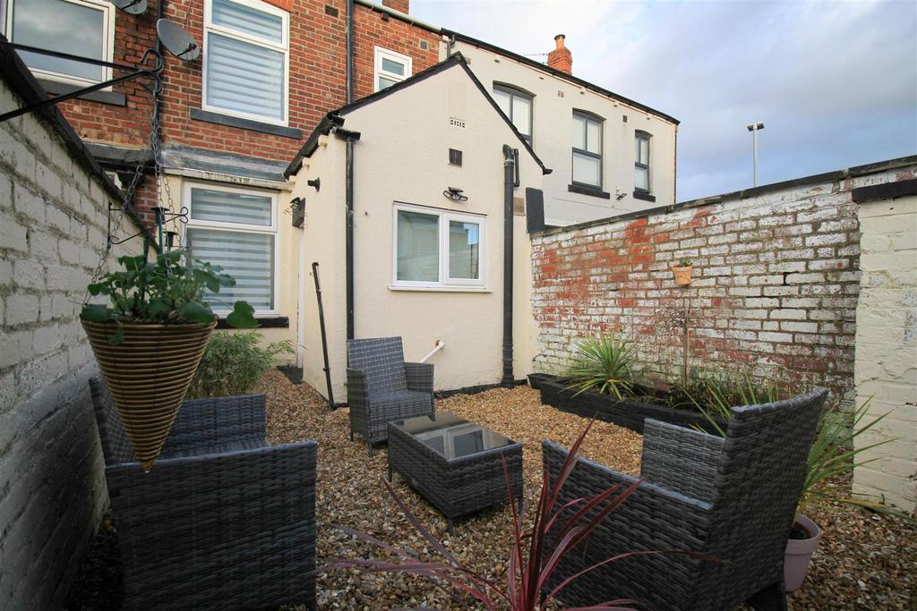 Rear Yard..jpg