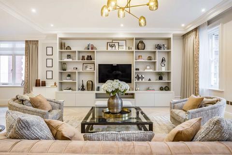 3 bedroom flat to rent, Stratton Street, London W1J
