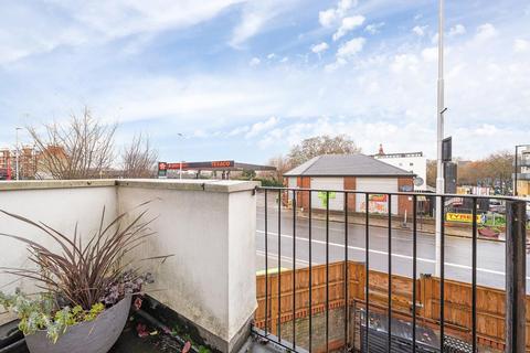 2 bedroom flat for sale, Wandsworth Road, London SW8