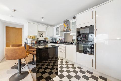 2 bedroom flat for sale, Wandsworth Road, London SW8
