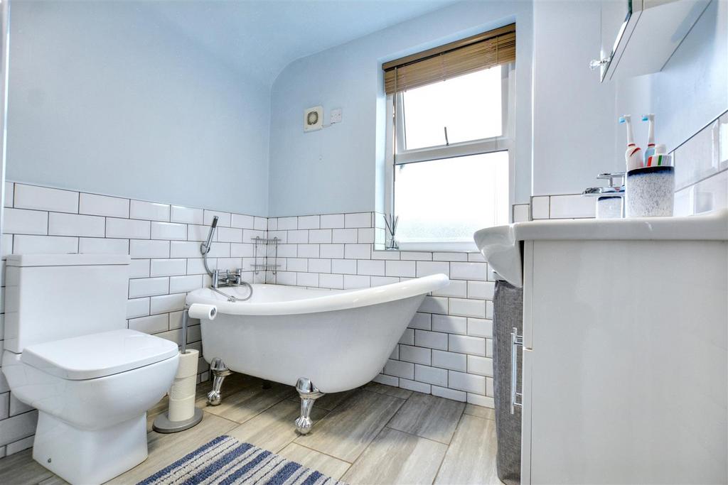 Bathroom 1.jpeg