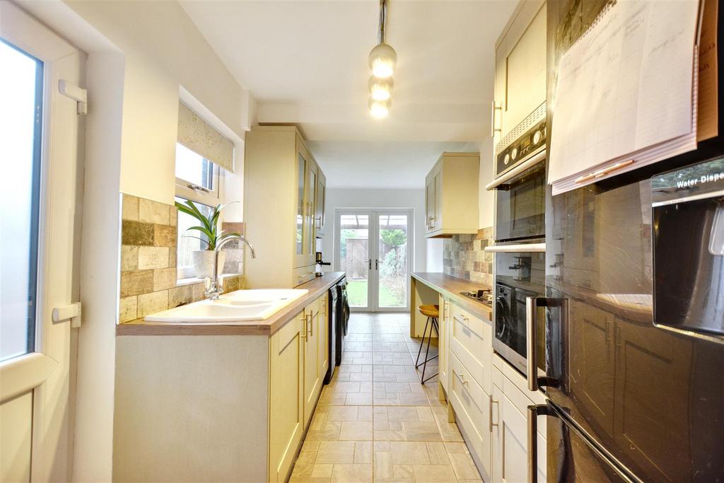 Kitchen 1.jpeg