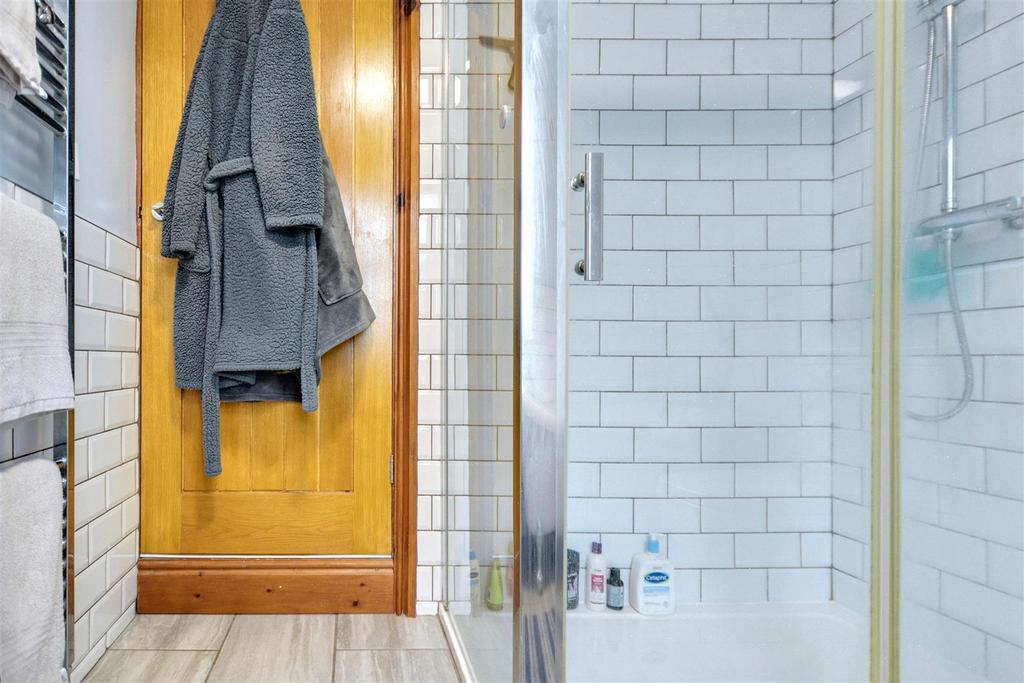 Bathroom 2.jpeg