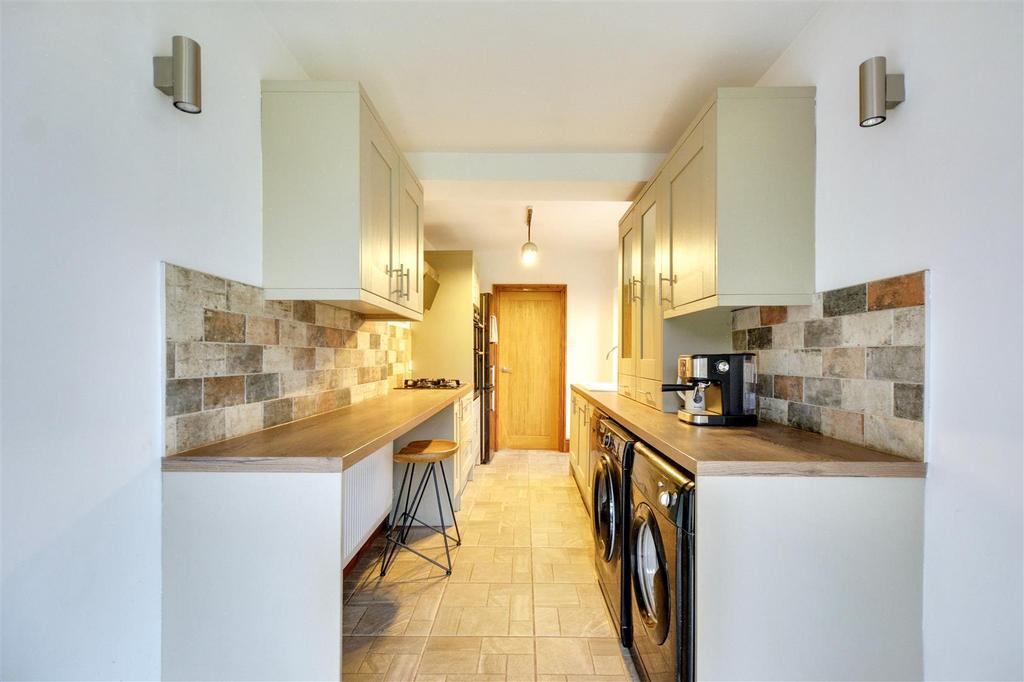 Kitchen 2.jpeg