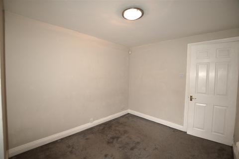 2 bedroom flat to rent, Upton Park, Slough