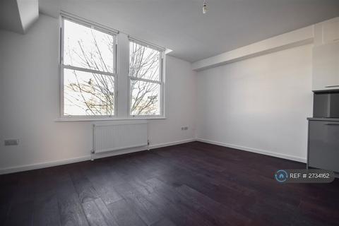 2 bedroom flat to rent, Queens Drive, London, N4