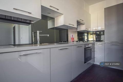 2 bedroom flat to rent, Queens Drive, London, N4