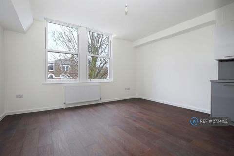 2 bedroom flat to rent, Queens Drive, London, N4