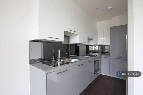 2 bedroom flat to rent, Queens Drive, London, N4