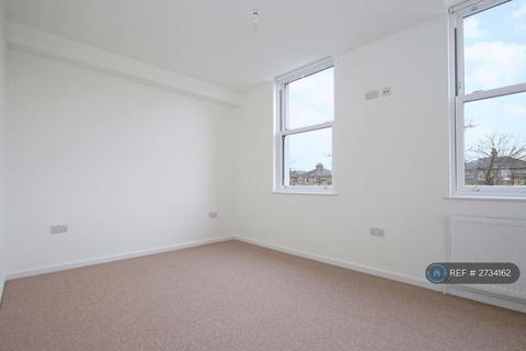 2 bedroom flat to rent, Queens Drive, London, N4