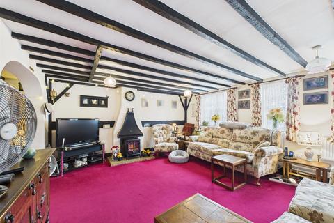 3 bedroom semi-detached house for sale, Lower Street, Aylesbury HP22