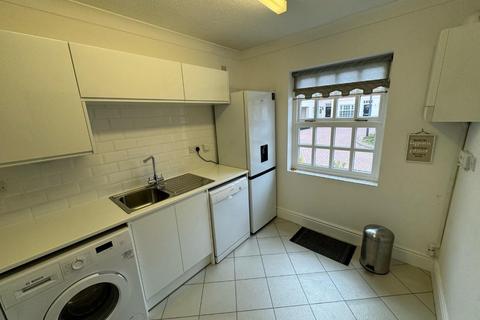 2 bedroom townhouse to rent, Bedford Court, Bawtry, Doncaster, DN10 6RU