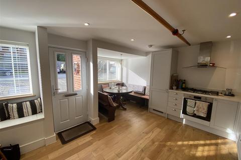 3 bedroom terraced house to rent, Milton Close, Henley-On-Thames RG9