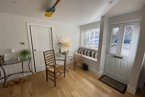3 bedroom terraced house to rent, Milton Close, Henley-On-Thames RG9
