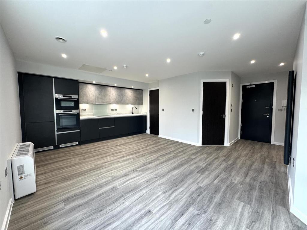 Living area pic 3.jpeg
