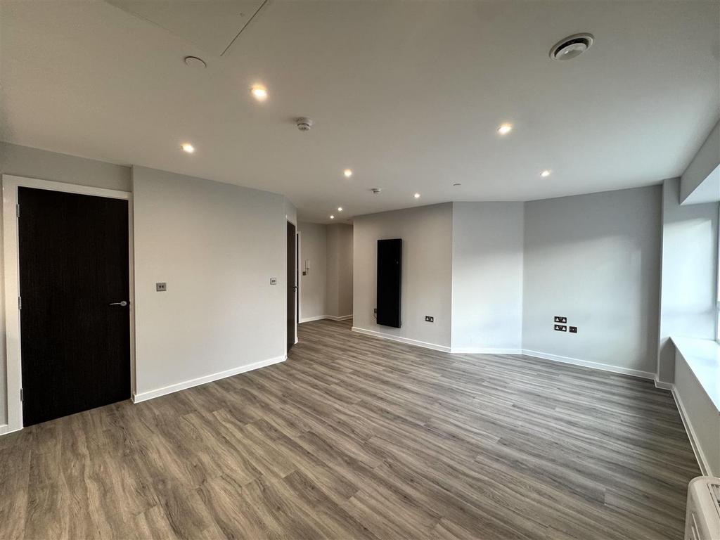 Living room pic 4.jpeg