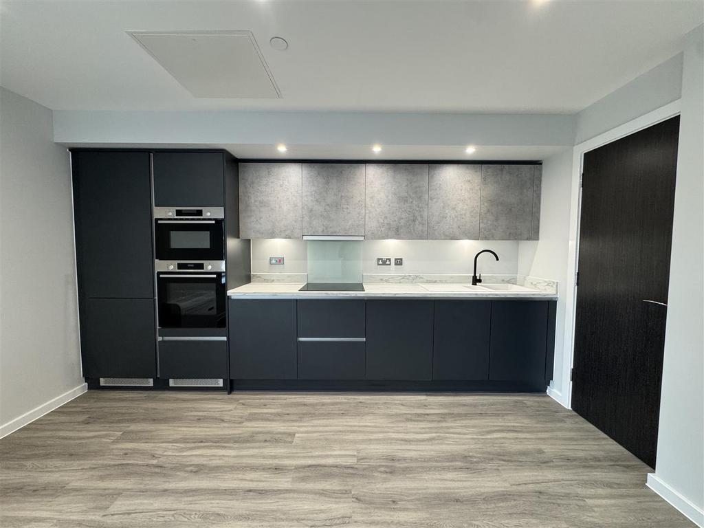 Kitchen pic 2.jpeg