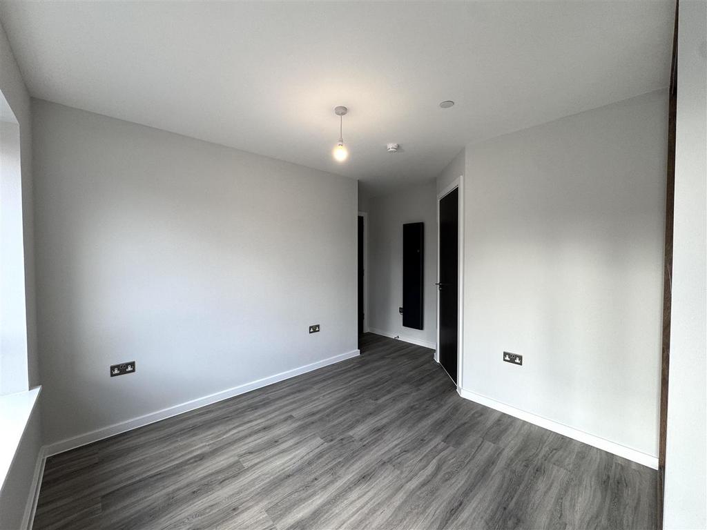 Bedroom 1 pic 2.jpeg