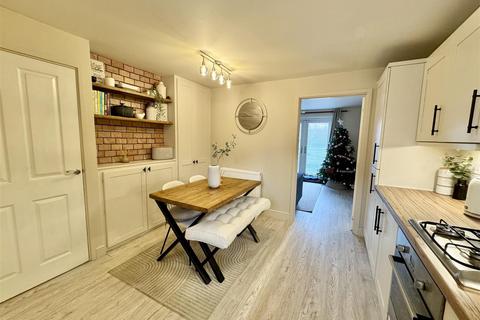 3 bedroom semi-detached house for sale, Kirkstall Road, Barnsley, S71 1RU