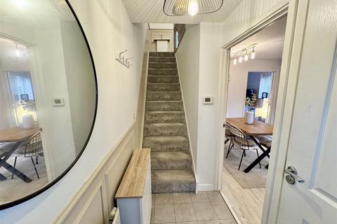 3 bedroom semi-detached house for sale, Kirkstall Road, Barnsley, S71 1RU