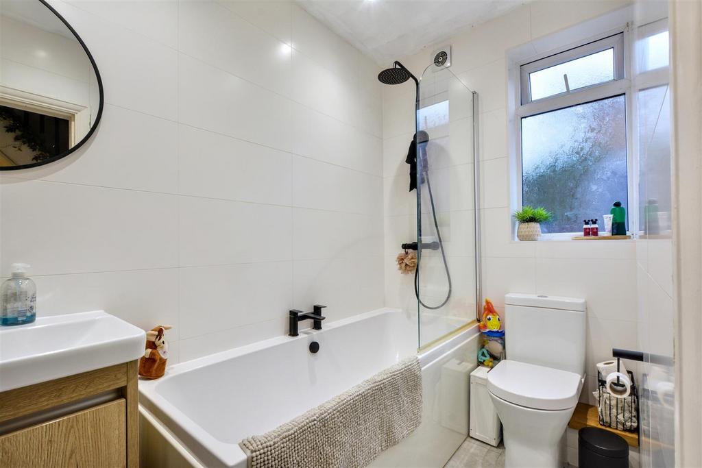 Bathroom 1.jpeg