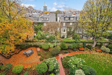 4 bedroom flat to rent, Gloucester Road, South Kensington, London, SW7