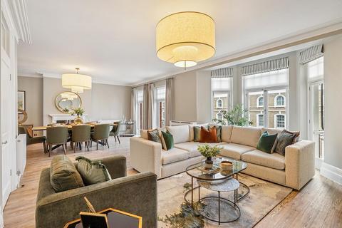 4 bedroom flat to rent, Gloucester Road, South Kensington, London, SW7