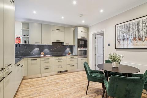 4 bedroom flat to rent, Gloucester Road, South Kensington, London, SW7