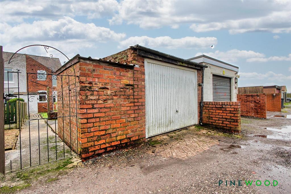 Garage/store