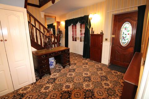 4 bedroom detached house for sale, Ingrebourne Gardens, Upminster RM14