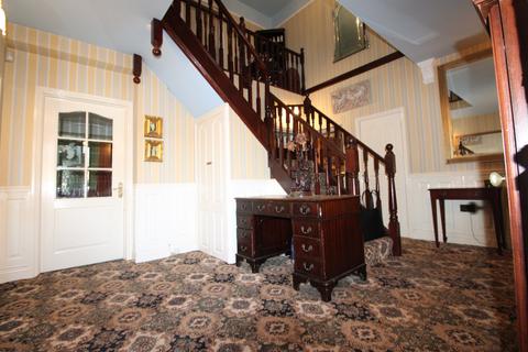 4 bedroom detached house for sale, Ingrebourne Gardens, Upminster RM14