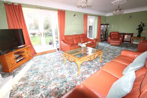 4 bedroom detached house for sale, Ingrebourne Gardens, Upminster RM14