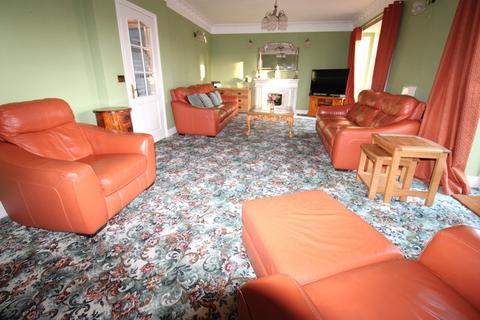 4 bedroom detached house for sale, Ingrebourne Gardens, Upminster RM14