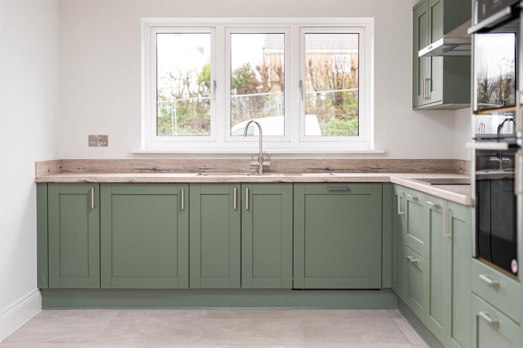 Plot 12 Kitchen 5.jpg