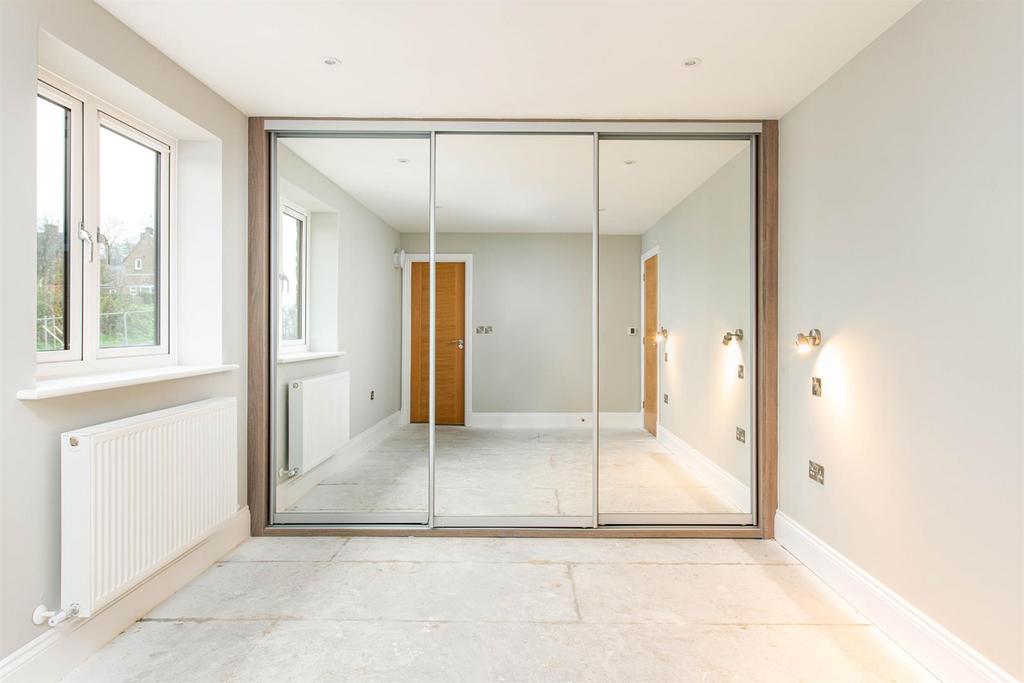 Plot 11 Bedroom1 3.jpg