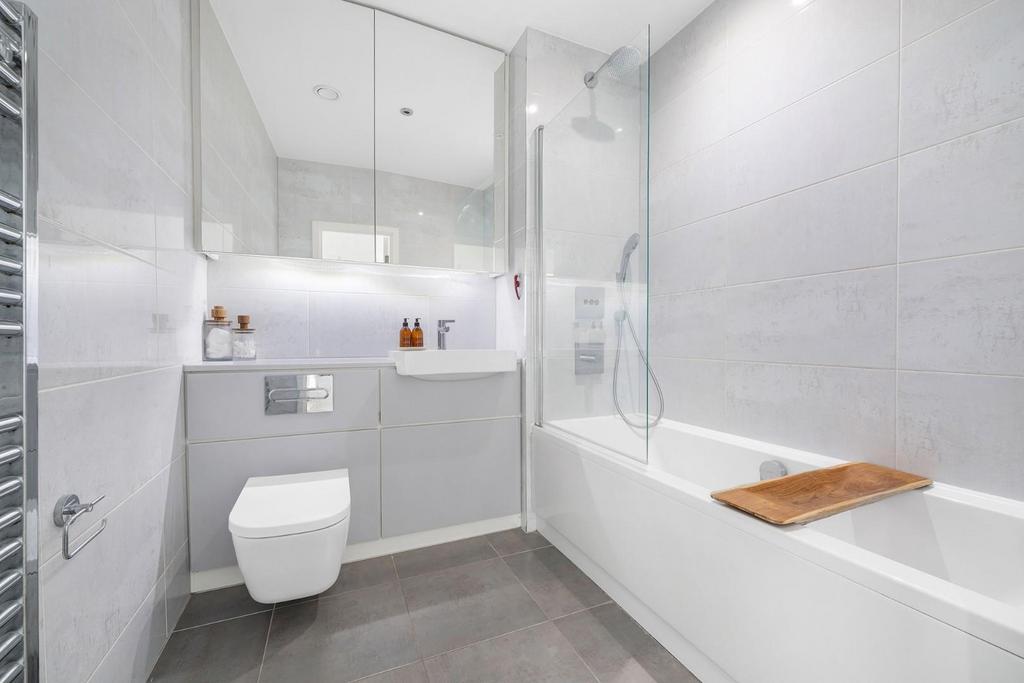 Bathroom.JPG