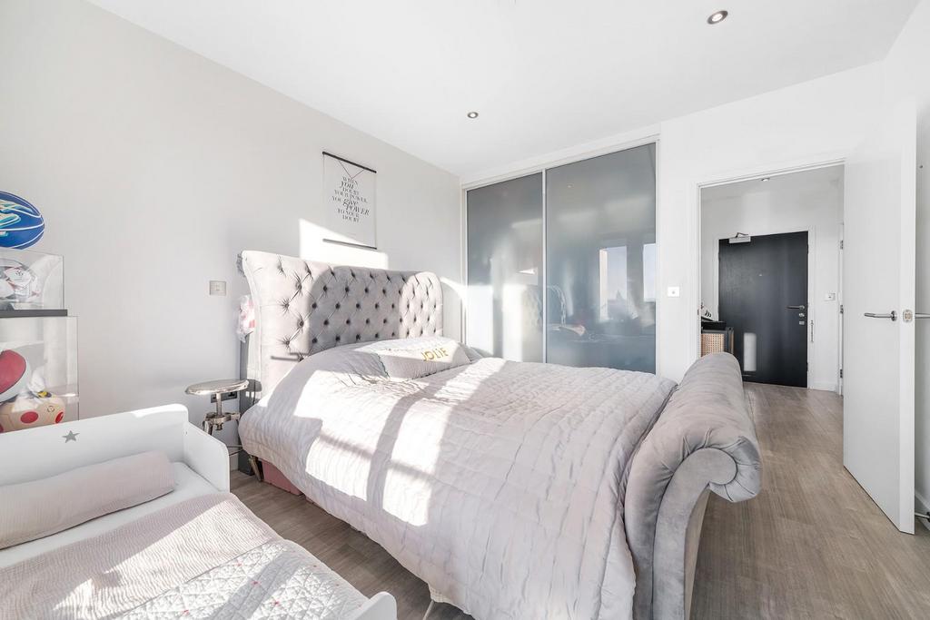 Bedroom (3).JPG