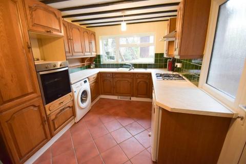 3 bedroom terraced house to rent, Butts Lane, Eastbourne BN20