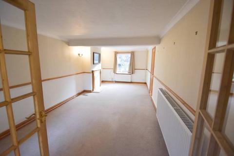 3 bedroom terraced house to rent, Butts Lane, Eastbourne BN20
