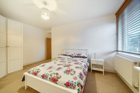 3 bedroom flat for sale, Knights Hill, London SE27