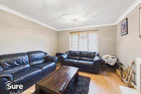 1 bedroom flat to rent, Ronald Court, Oakwood Road, Bricket Wood, St. Albans, Hertfordshire, AL2 3ET