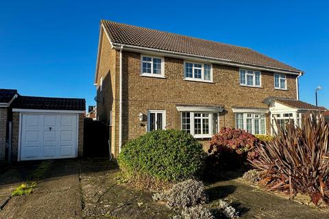3 bedroom semi-detached house for sale - Matthews Close, Deal, Kent, CT14