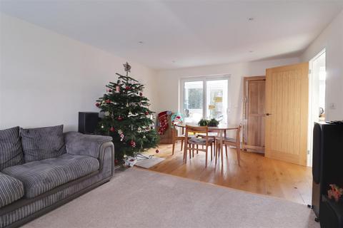 undefined, Chestnut Avenue, Stonehouse