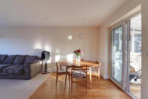 3 bedroom semi-detached house for sale, Chestnut Avenue, Stonehouse