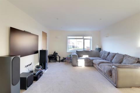 3 bedroom semi-detached house for sale, Chestnut Avenue, Stonehouse