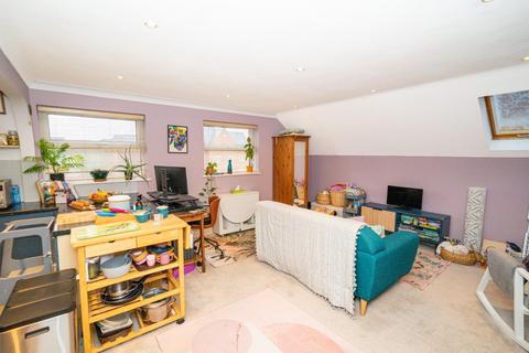 2 bedroom flat for sale, Brooklands House, Leighton Road, Leighton Buzzard