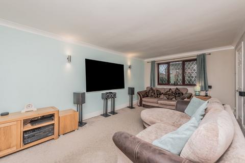 4 bedroom detached house for sale, Clumber Drive, Gomersal, Cleckheaton, BD19