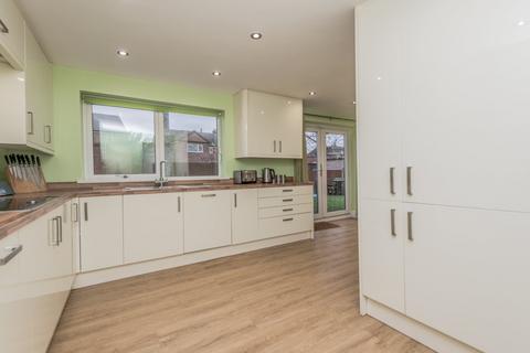 4 bedroom detached house for sale, Clumber Drive, Gomersal, Cleckheaton, BD19