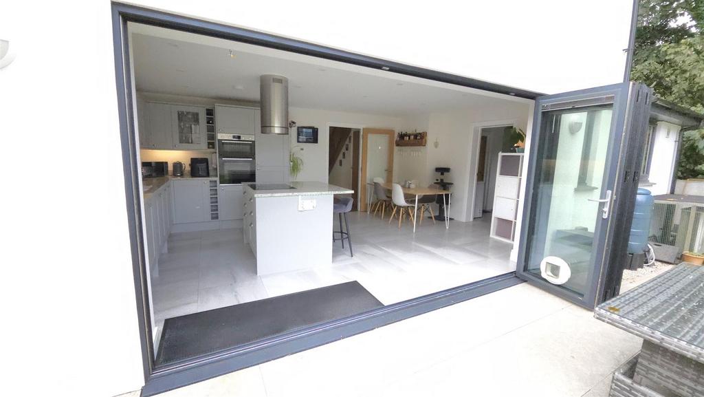 21 - Kitchen 5.jpg