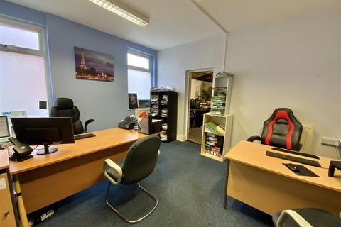 5 bedroom end of terrace house for sale, Cambridge Street, Wolverton, Milton Keynes